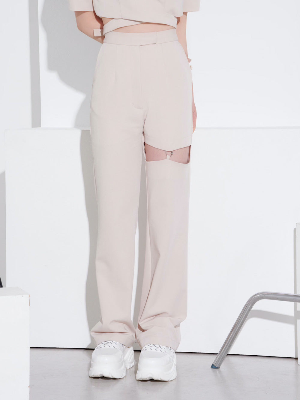 ポイントデザインストレートパンツ
