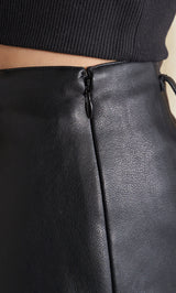 モデル：160cm（着用サイズ：S　着用カラー：BLK）