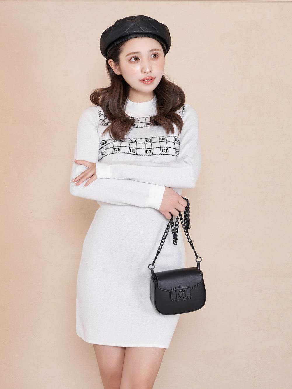モデル：155cm（着用サイズ：FREE　着用カラー：WHT）