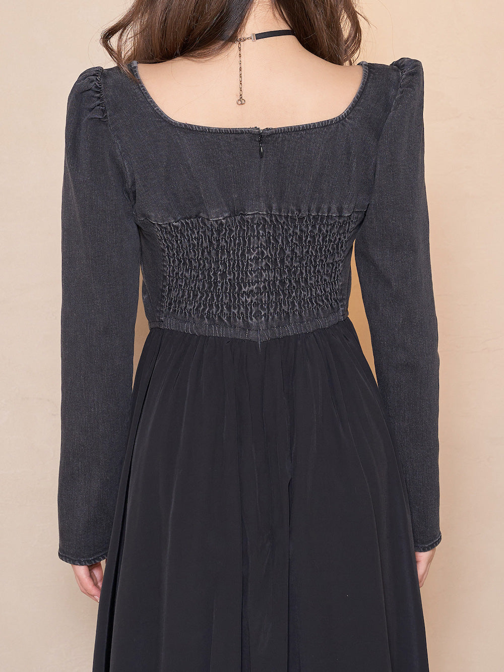 モデル：155cm（着用サイズ：FREE　着用カラー：BLK）