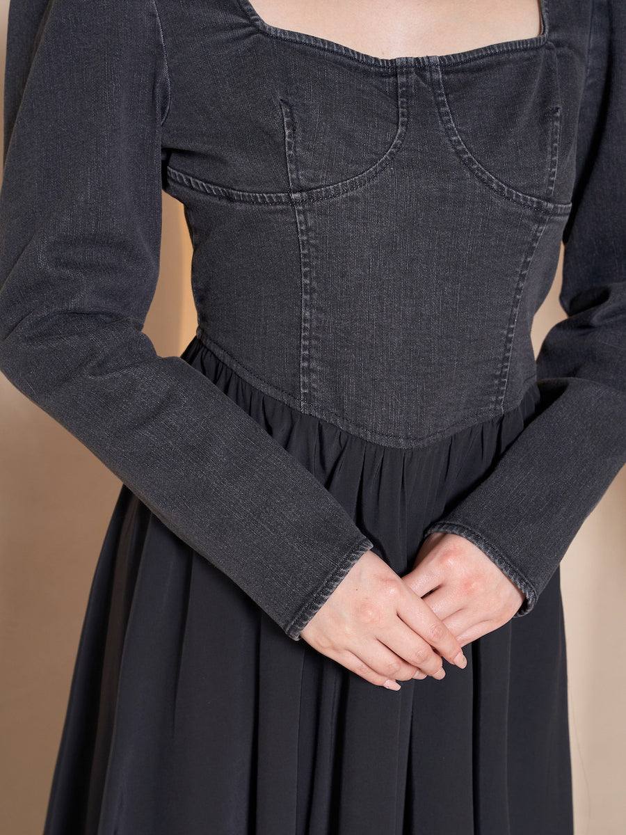 モデル：155cm（着用サイズ：FREE　着用カラー：BLK）