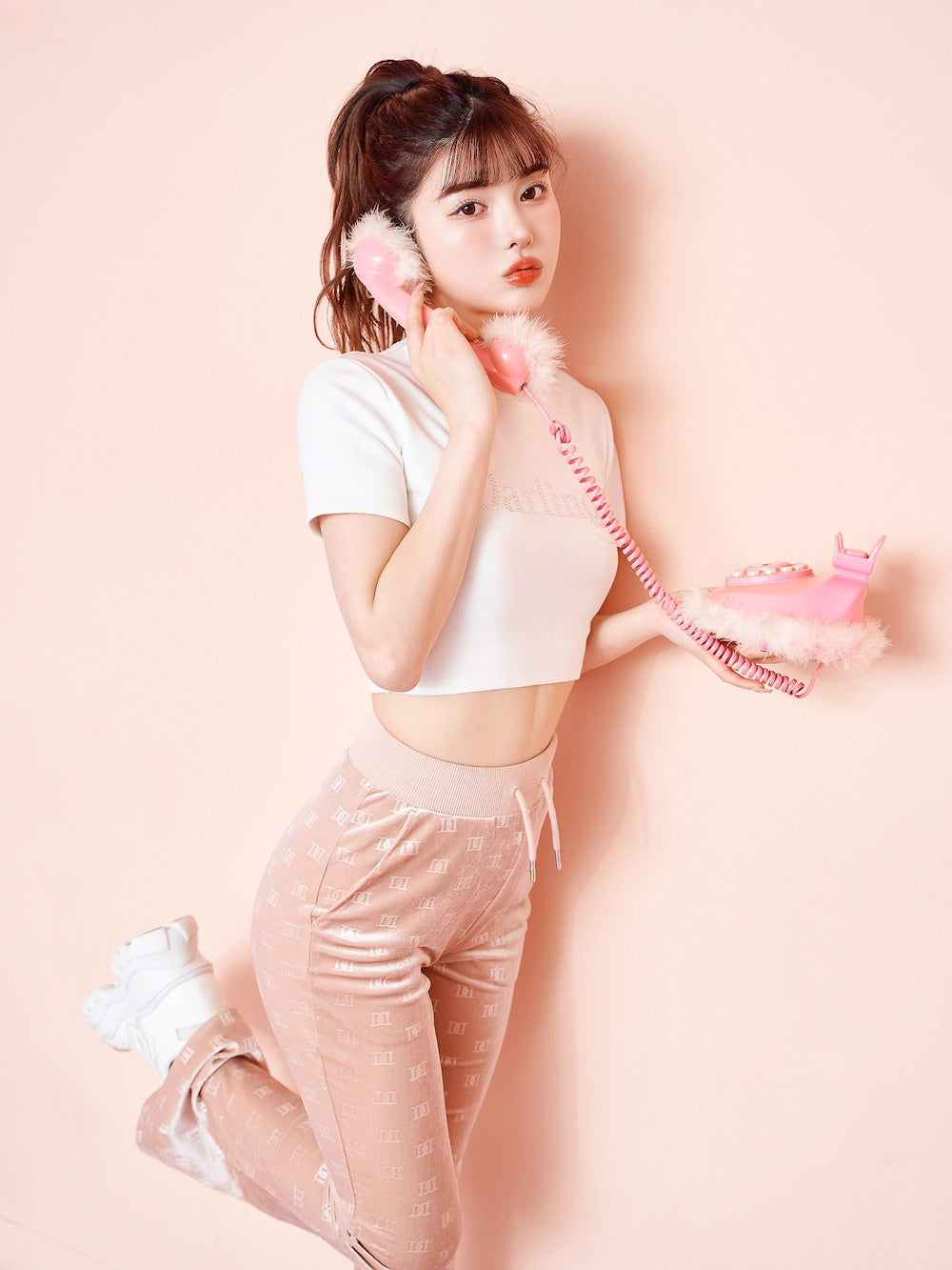 モデル：160cm（着用サイズ：FREE　着用カラー：WHT）